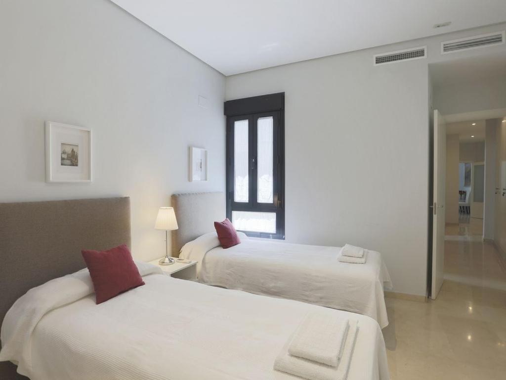 Epicenter II Nuevo Y Lujoso Apto Parking Gratis Perfecta Ubicacion เซบีญา ภายนอก รูปภาพ