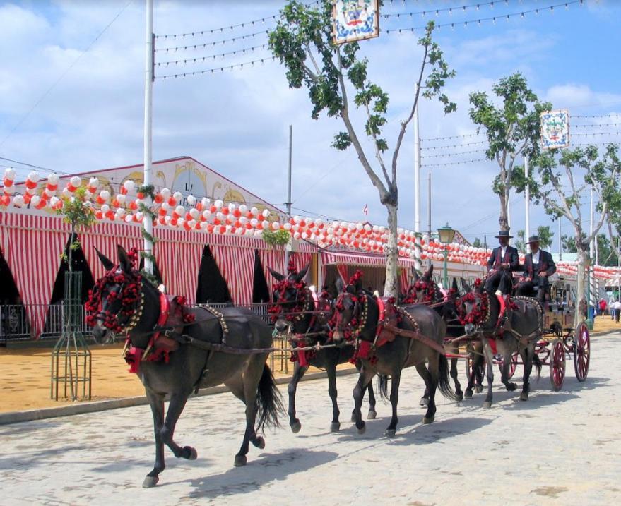 Epicenter II Nuevo Y Lujoso Apto Parking Gratis Perfecta Ubicacion เซบีญา ภายนอก รูปภาพ